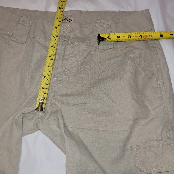 Bebop Size 9 Beige Wide Leg Cargo Bermuda Shorts/Capris - Picture 11 of 16